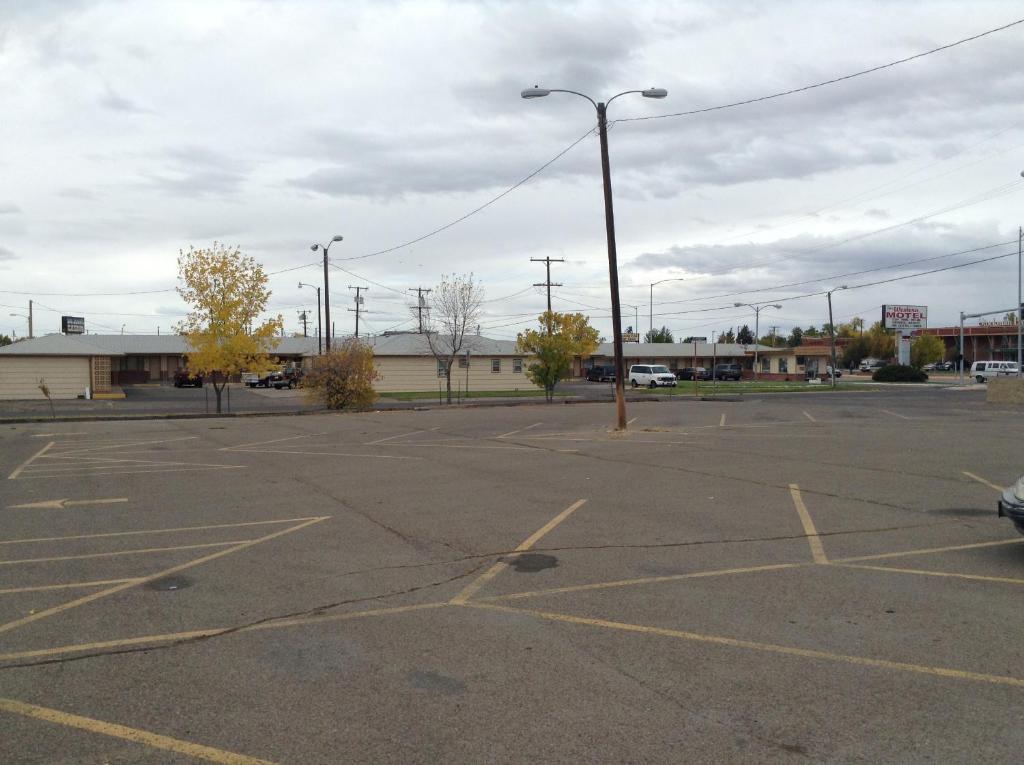 Ski'S Western Motel Great Falls Exterior foto